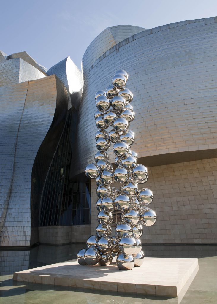 You're 12 scissors tall!  Guggenheim Museum Bilbao