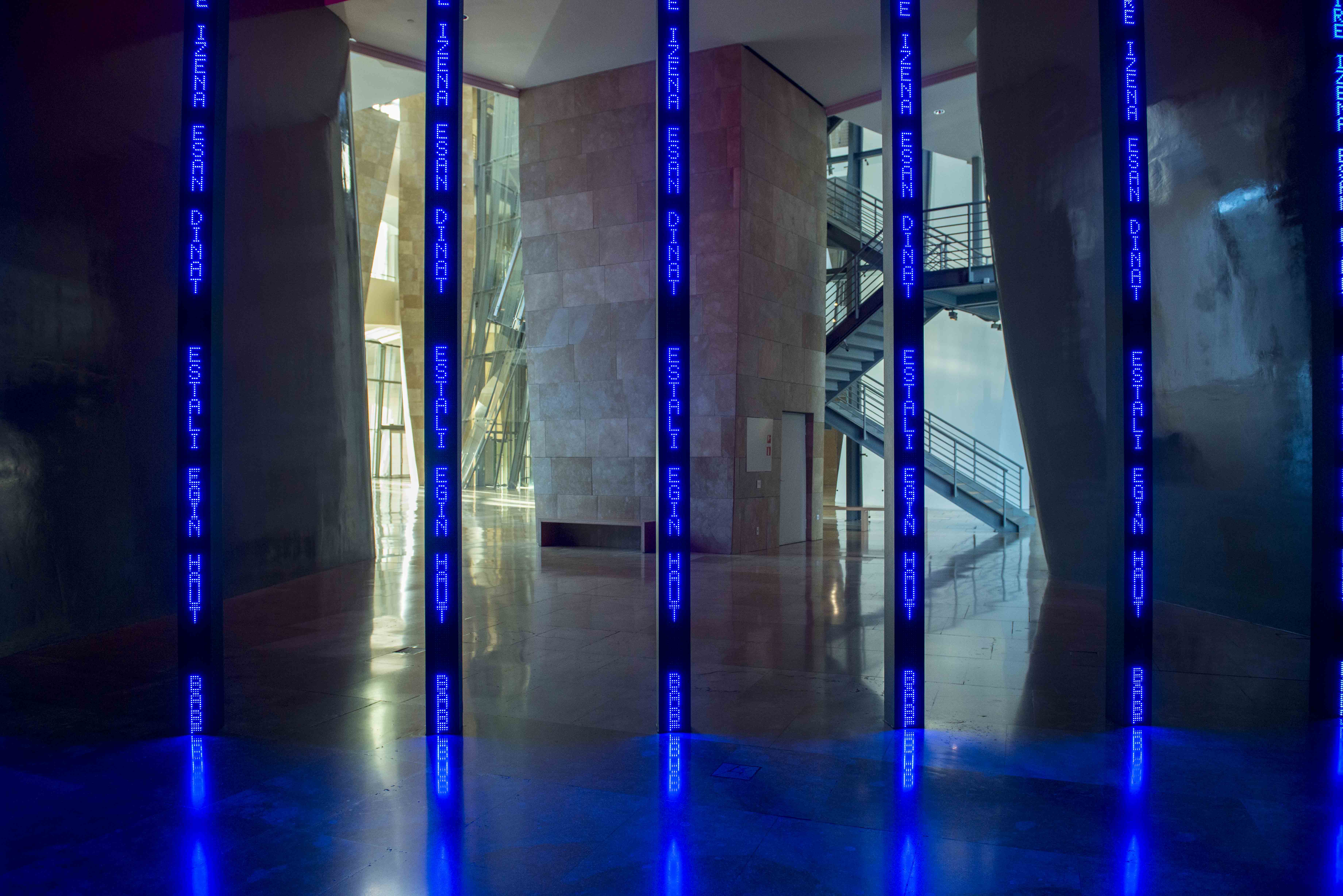 Bilboko instalazioa barrutik | Jenny Holzer | Guggenheim Bilbao Museoa