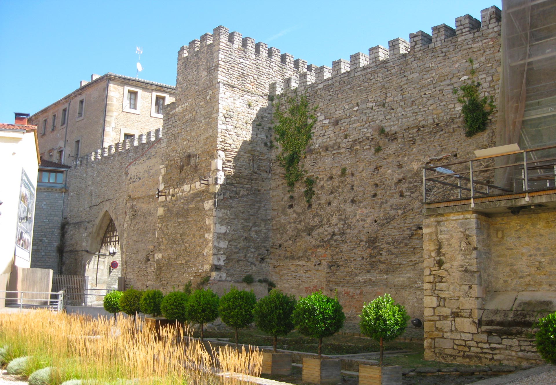 Erdi Aroko Harresia, Gasteiz