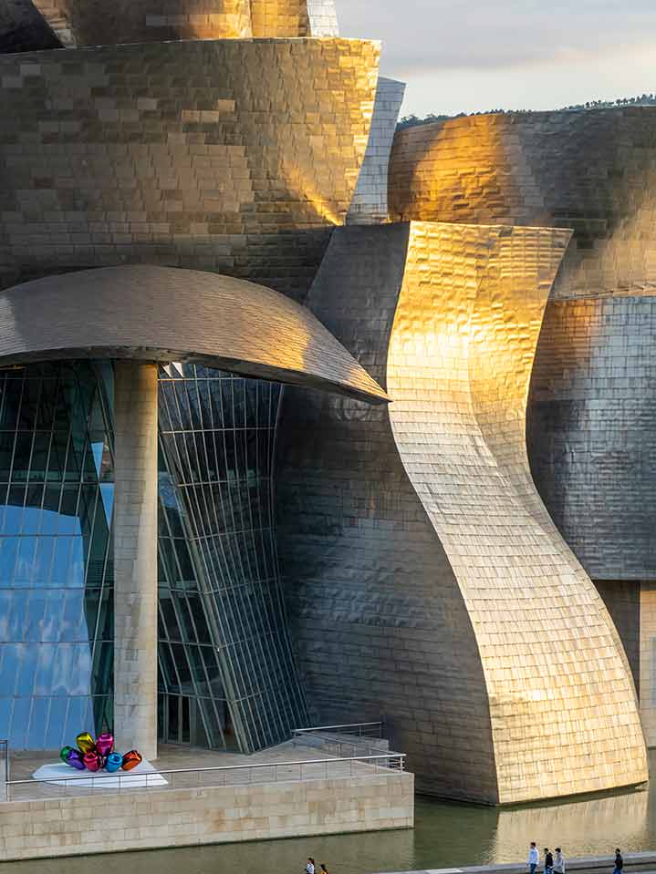 Exterior del edificio y puente | Guggenheim Bilbao Museoa