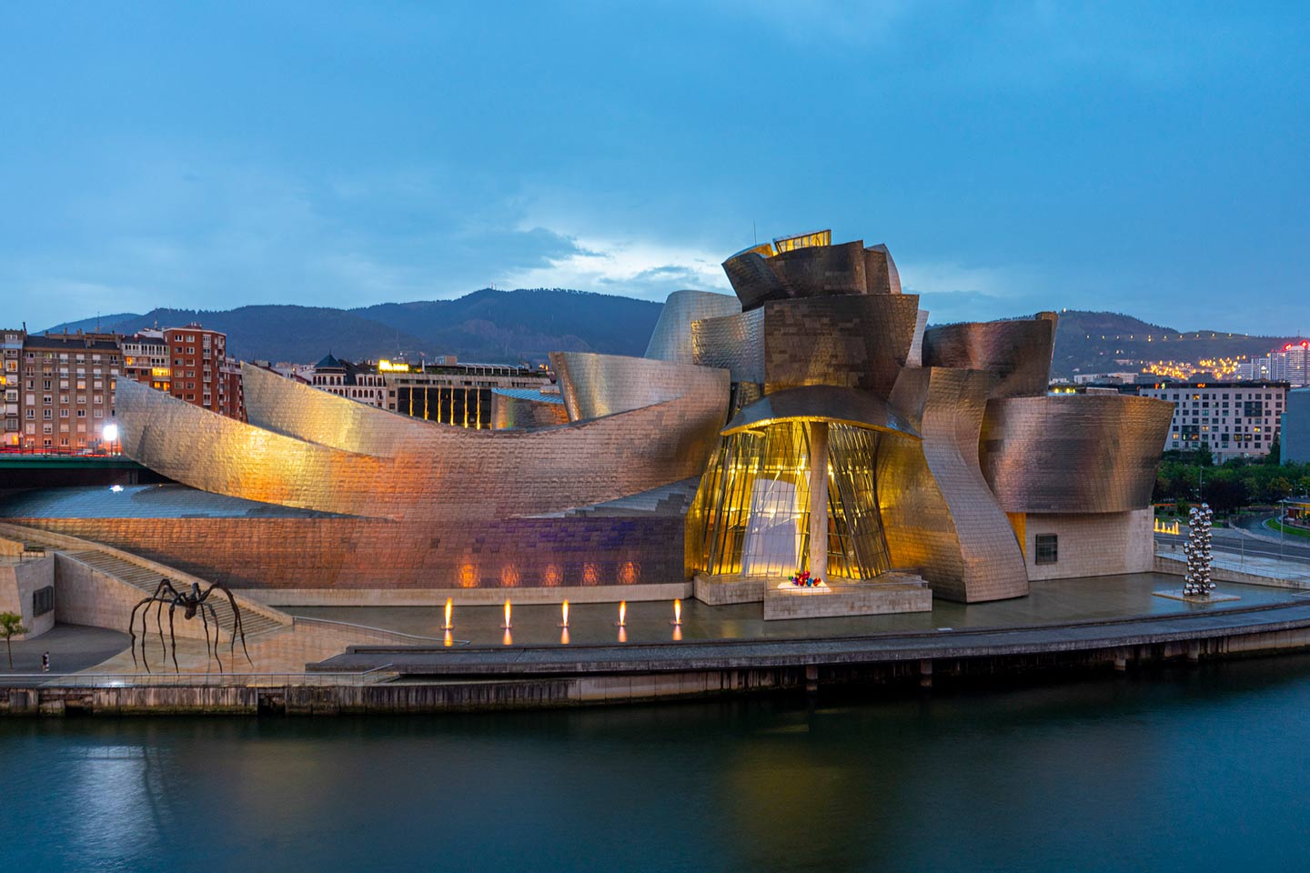 😱 Guggenheim bilbao construction. The Design and Construction Phases of ...