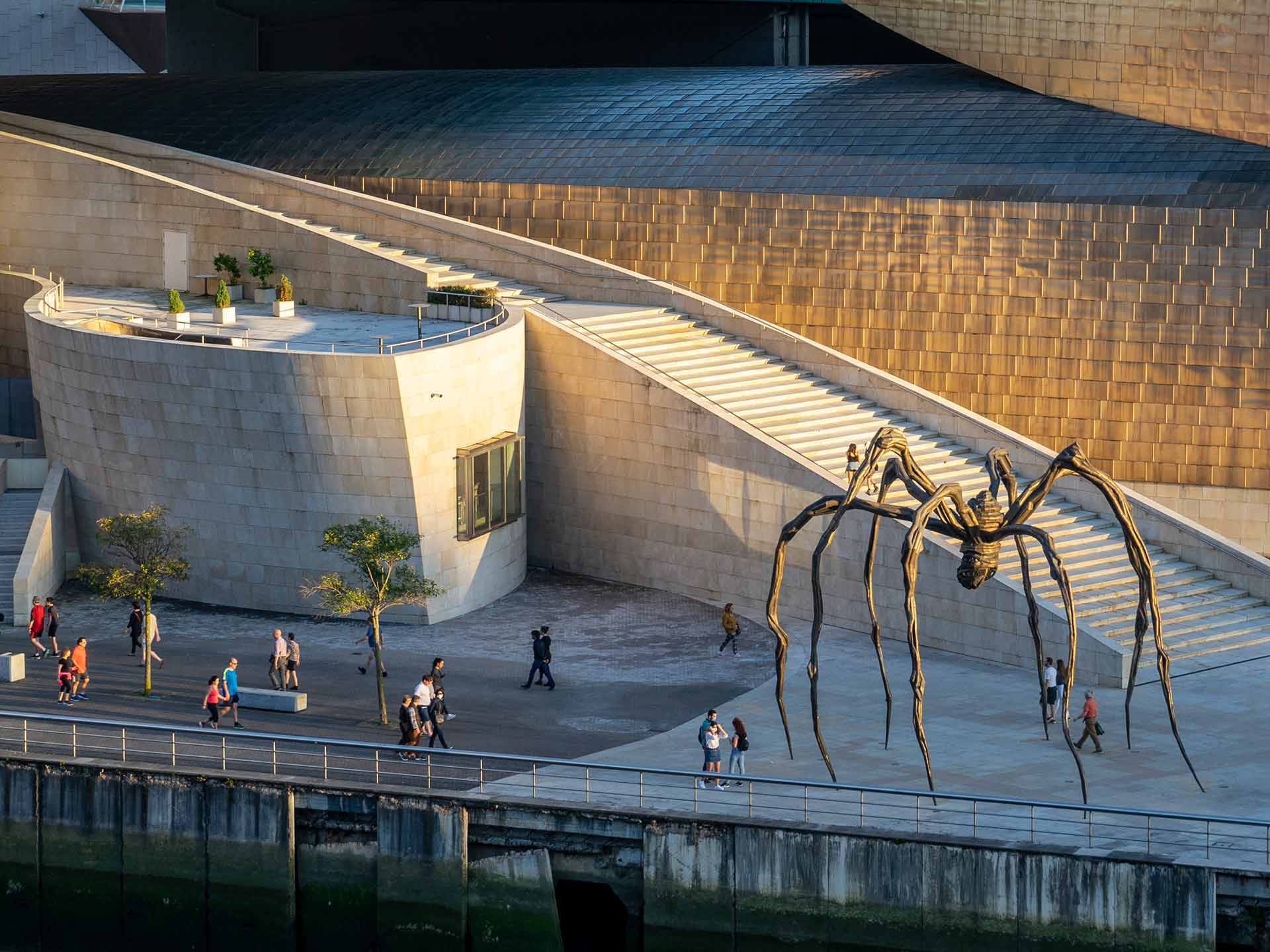 L’extérieur du bâtiment des Deusto | Guggenheim Bilbao Museoa