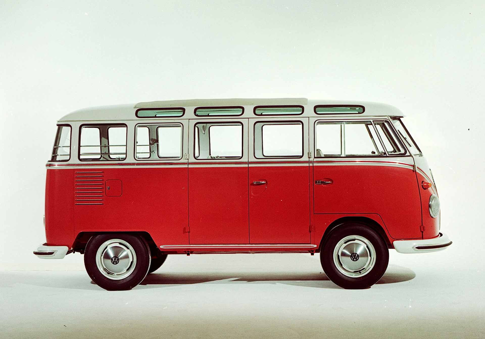 VW Type 2 Microbus Deluxe “Samba”